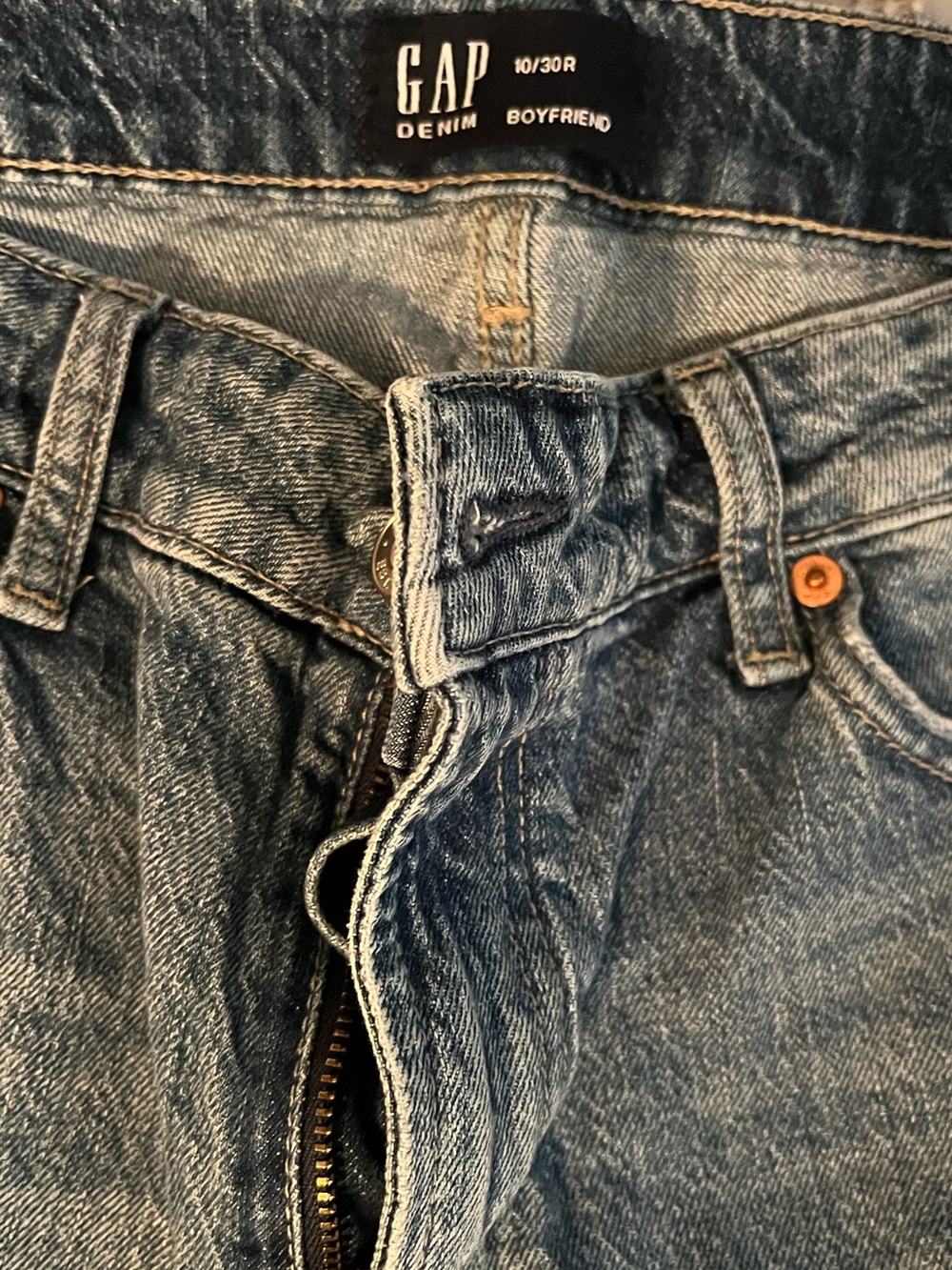 GAP Relaxed Fit Jeans in Light Blue Wash
